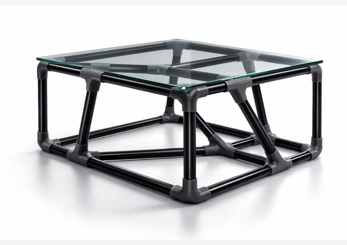 Mesa de centro FOAM DESK: tubos pretos, conectores impressos em 3D e tampo de vidro
